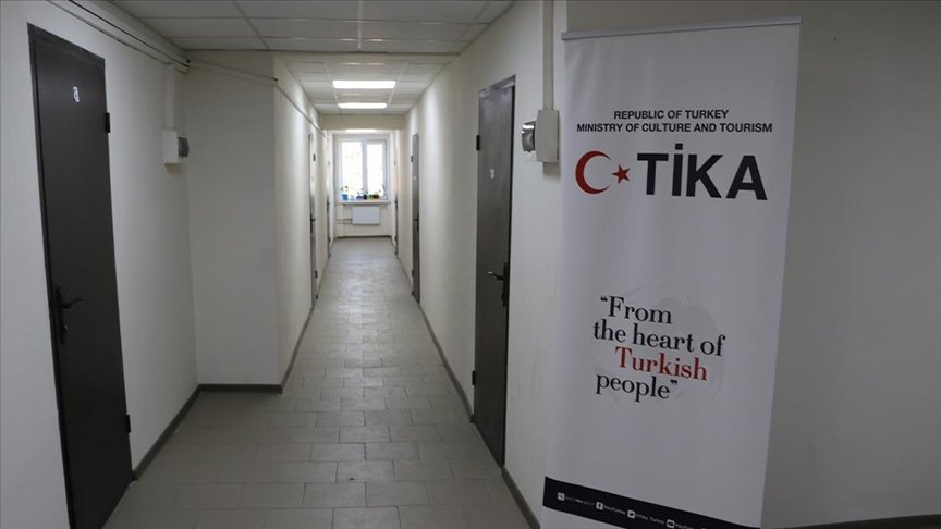 "تيكا" التركية تزود مدرسة تنزانية بمختبرات علمية